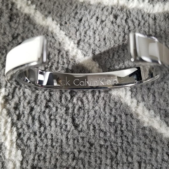 Calvin Klein Modern Minimalist Style Enamel Bracel - Picture 5 of 13